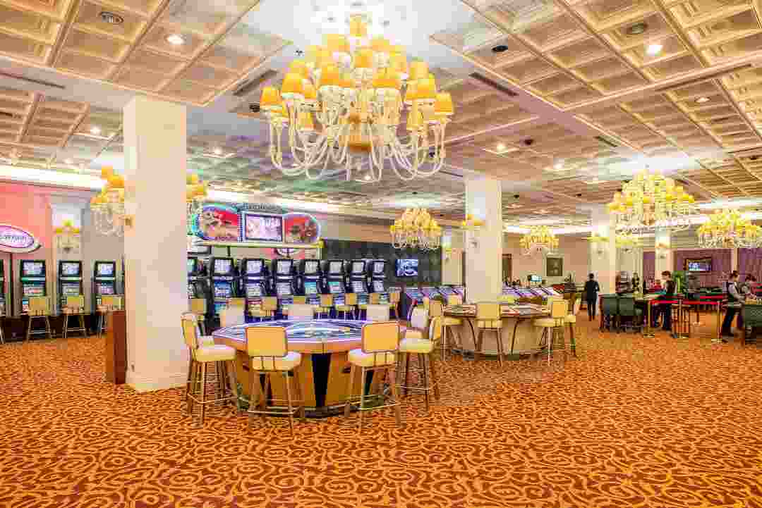Golden Castle Casino and Hotel có nội thất hiện đại chuẩn hoàng gia