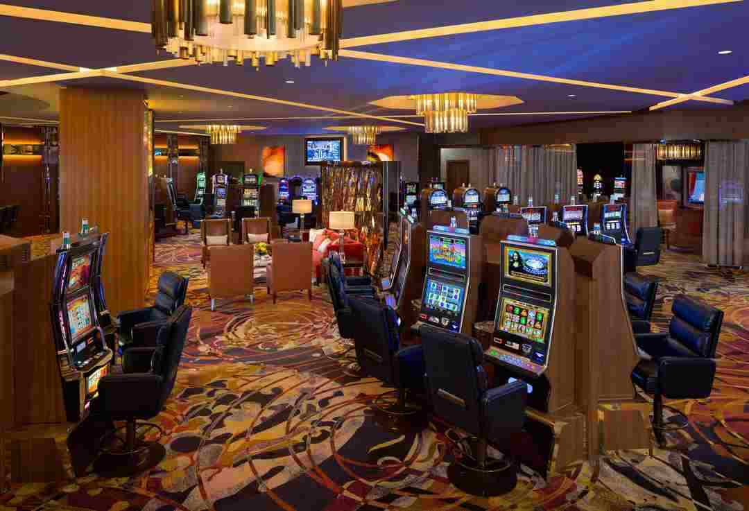 Rất nhiều máy Slot game tại Golden Sand Hotel and Casino 
